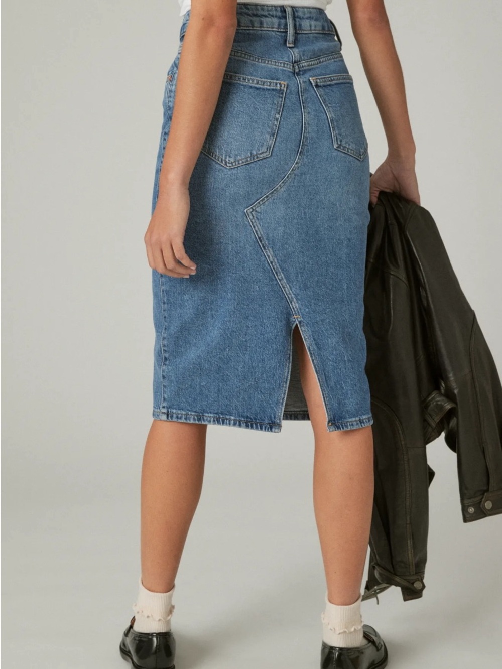 Lucky Brand Denim Pencil Skirt in Medium Blue- midi Jean skirt like new - Picture 2 of 9